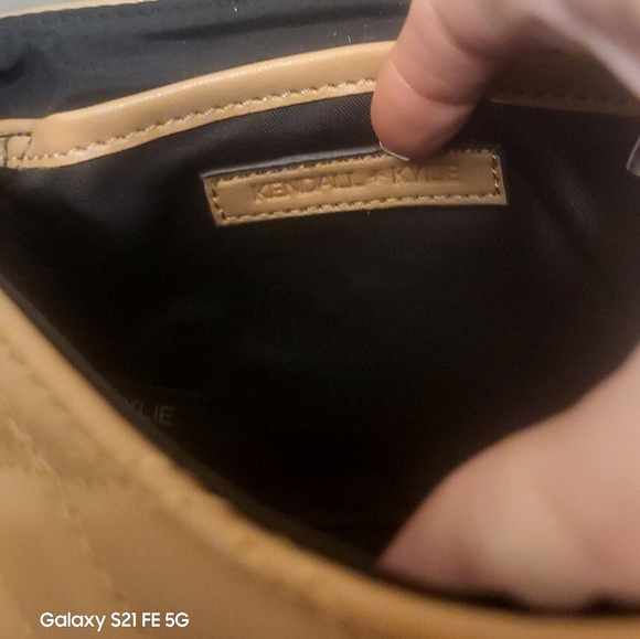 Kylie & Kendall tan purse - Picture 2 of 9